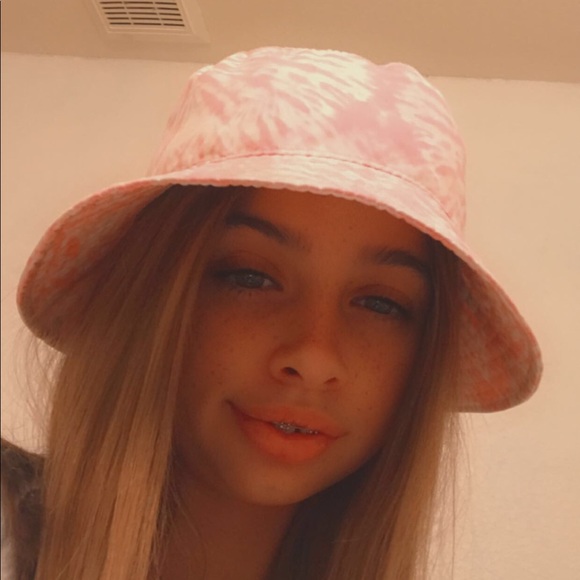 Meet your Posher, Emma - Picture 1 of 1